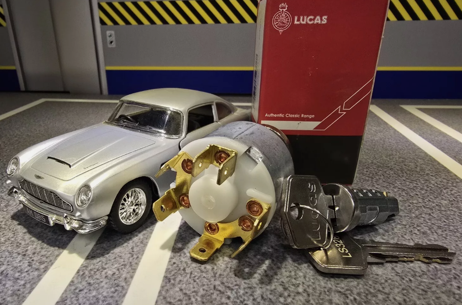 Land Rover Series 2a, 3 & Defender Petrol Ignition Switch & Keys OEM Lucas 551508