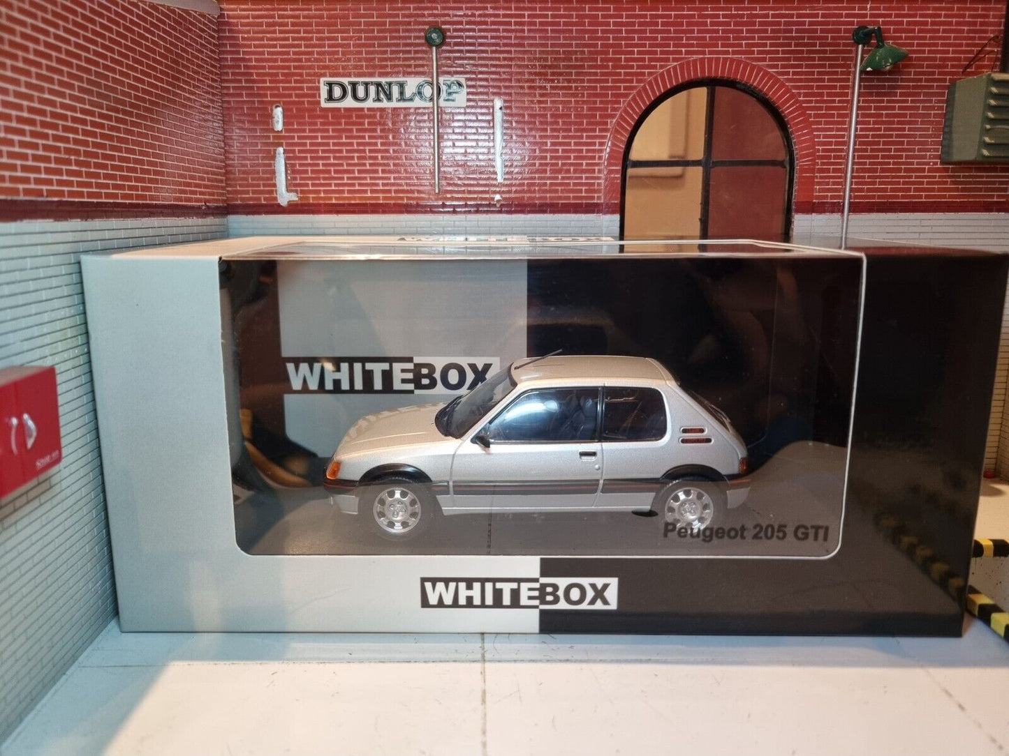 Peugeot 205 GTi Argent 1988 1.9 124063 Whitebox 1:24