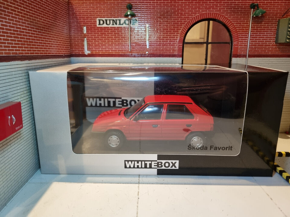 Skoda 1989 Favorit 124092 Whitebox 1:24