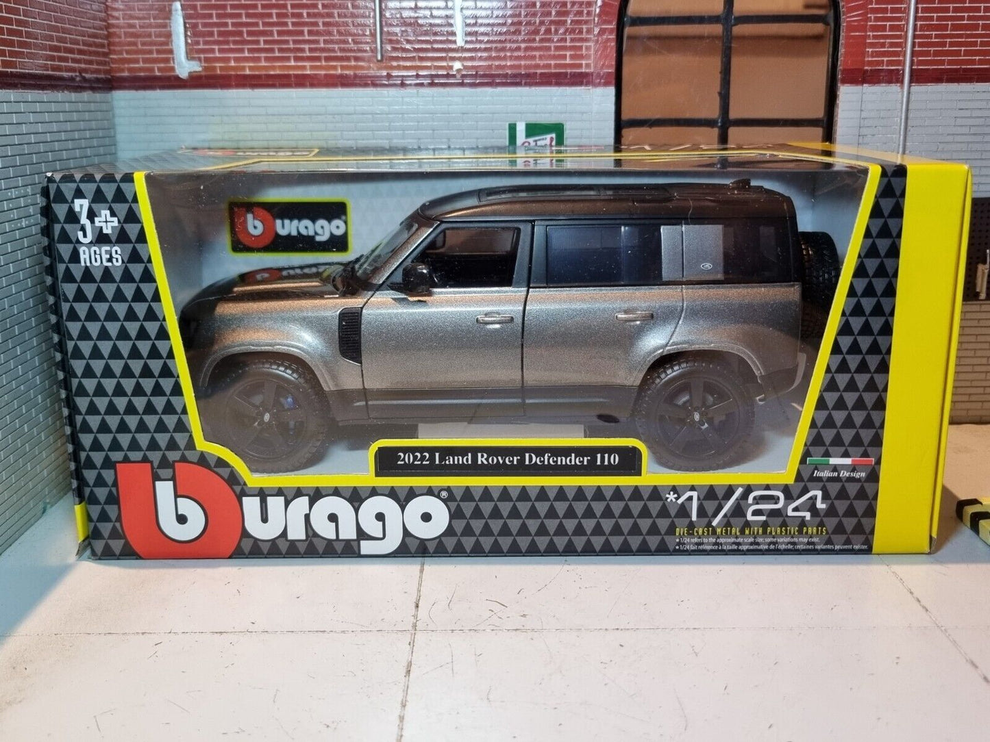 Land Rover 2022 Defender 110 21101 Bburago 1:24