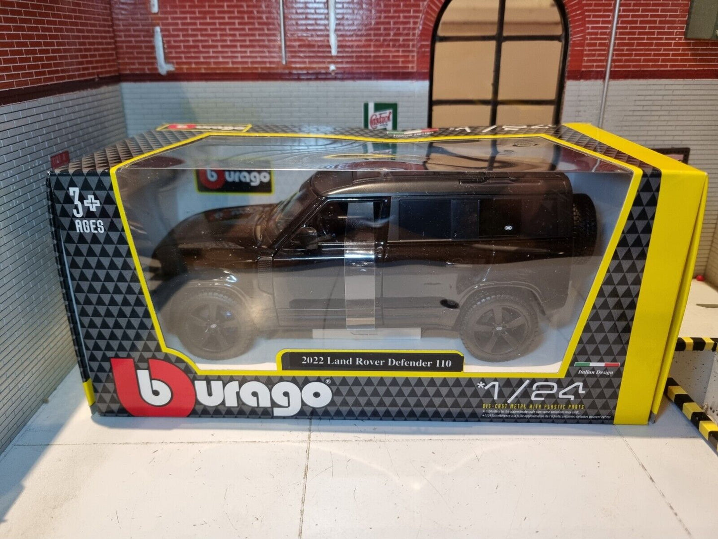 Land Rover 2022 Defender 110 21101 Bburago 1:24