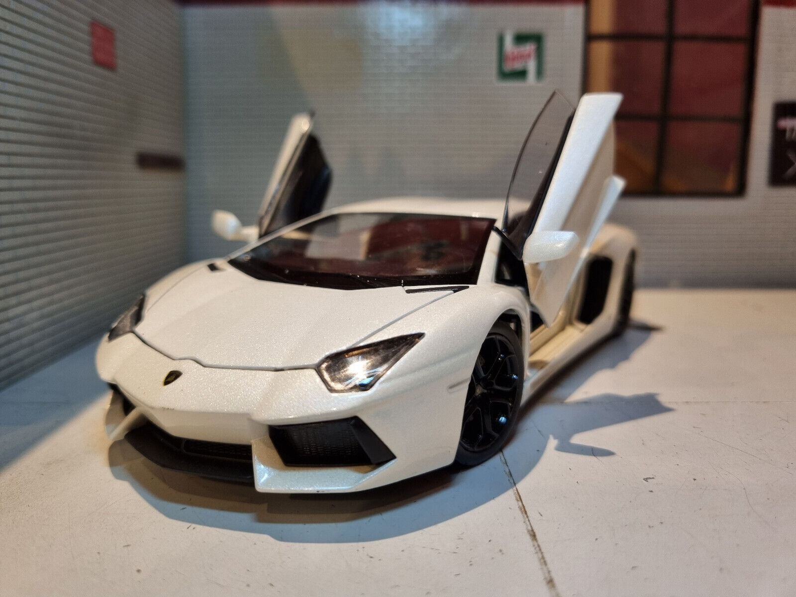 Lamborghini 2013 Aventador LP700-4 24033 Welly 1:24 – Emberton 