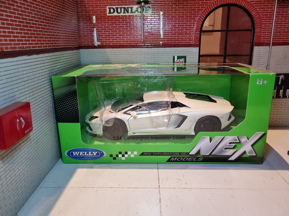 Lamborghini 2013 Aventador LP700-4 24033 Welly 1:24