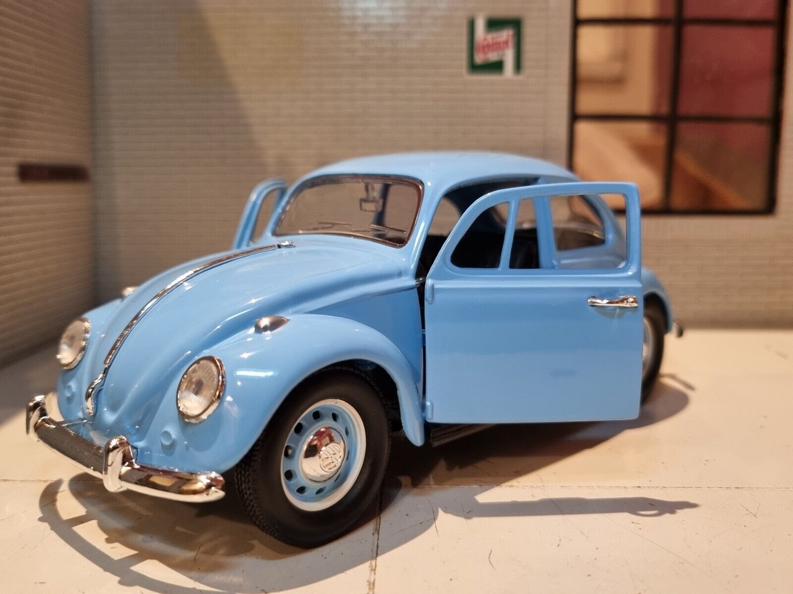 Volkswagen 1967 Beetle 24202 Lucky Diecast 1:24 – Emberton Imperial