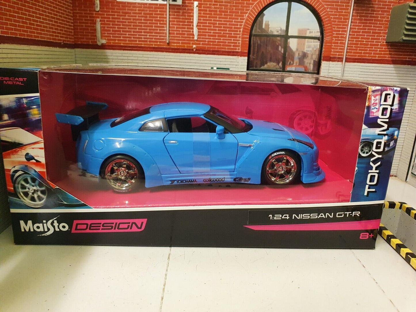 Nissan GT-R R35 Tokyo Mood 32526 Maisto 1:24