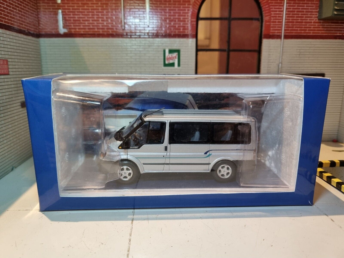 Ford 2000 Transit Euroline 403081263 MINICHAMPS 1:43