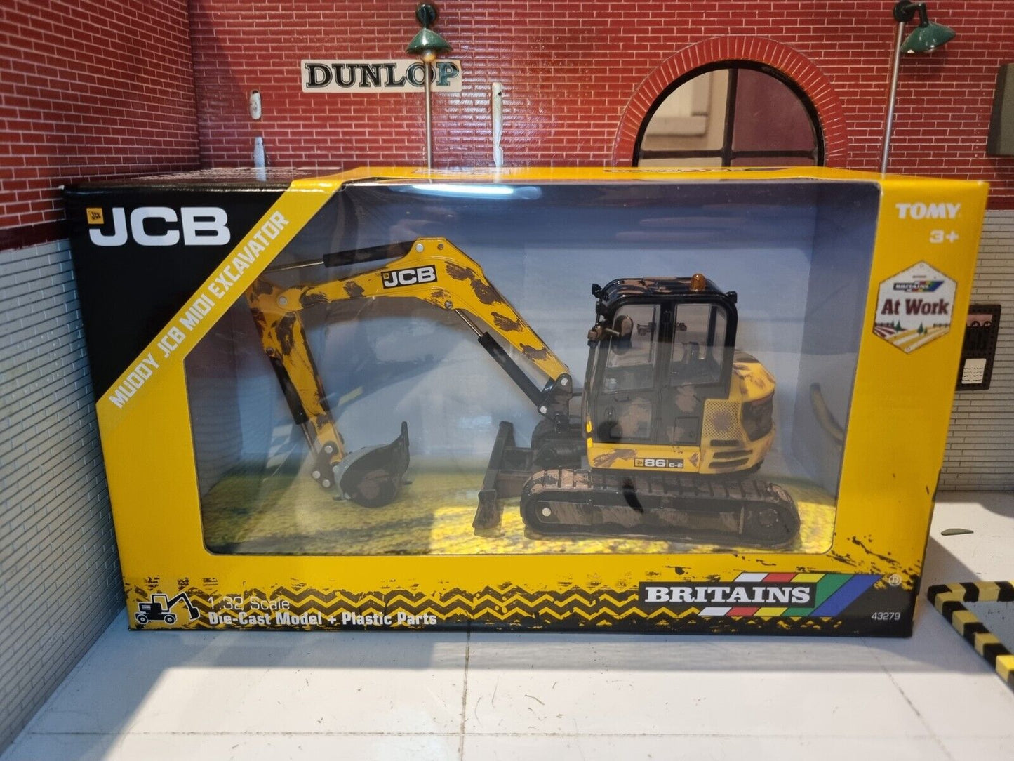 JCB 86C2 C-2 Midi Weathered Excavator Digger 43279 Britains 1:32
