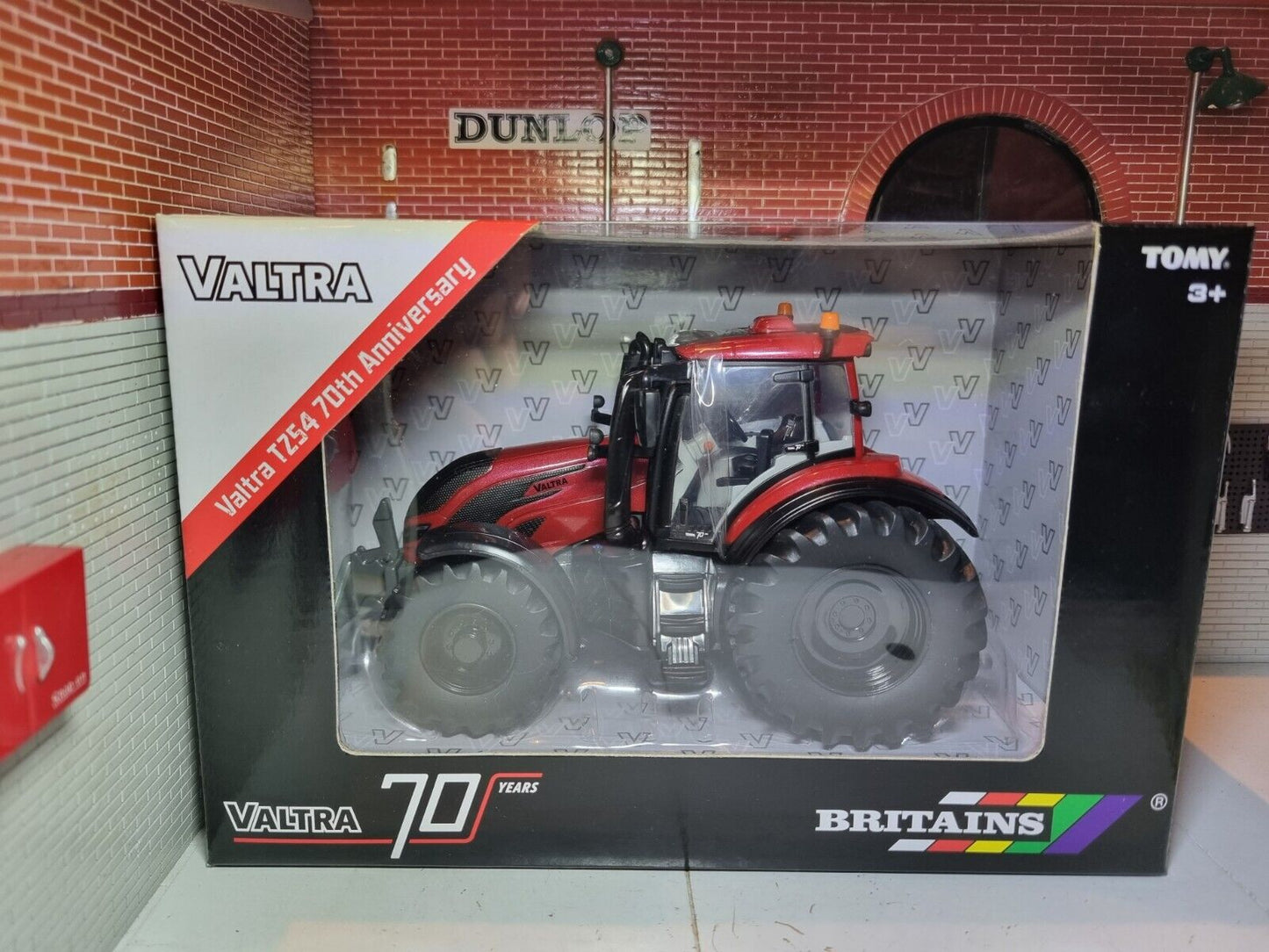 Valtra T254 70th Anniversary Limited Edition 43315 Britains 1:32