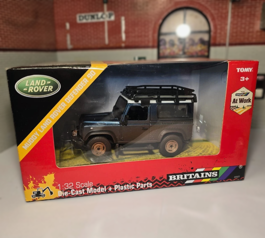 Land Rover Defender TDi TD5 90 Muddy 1:32