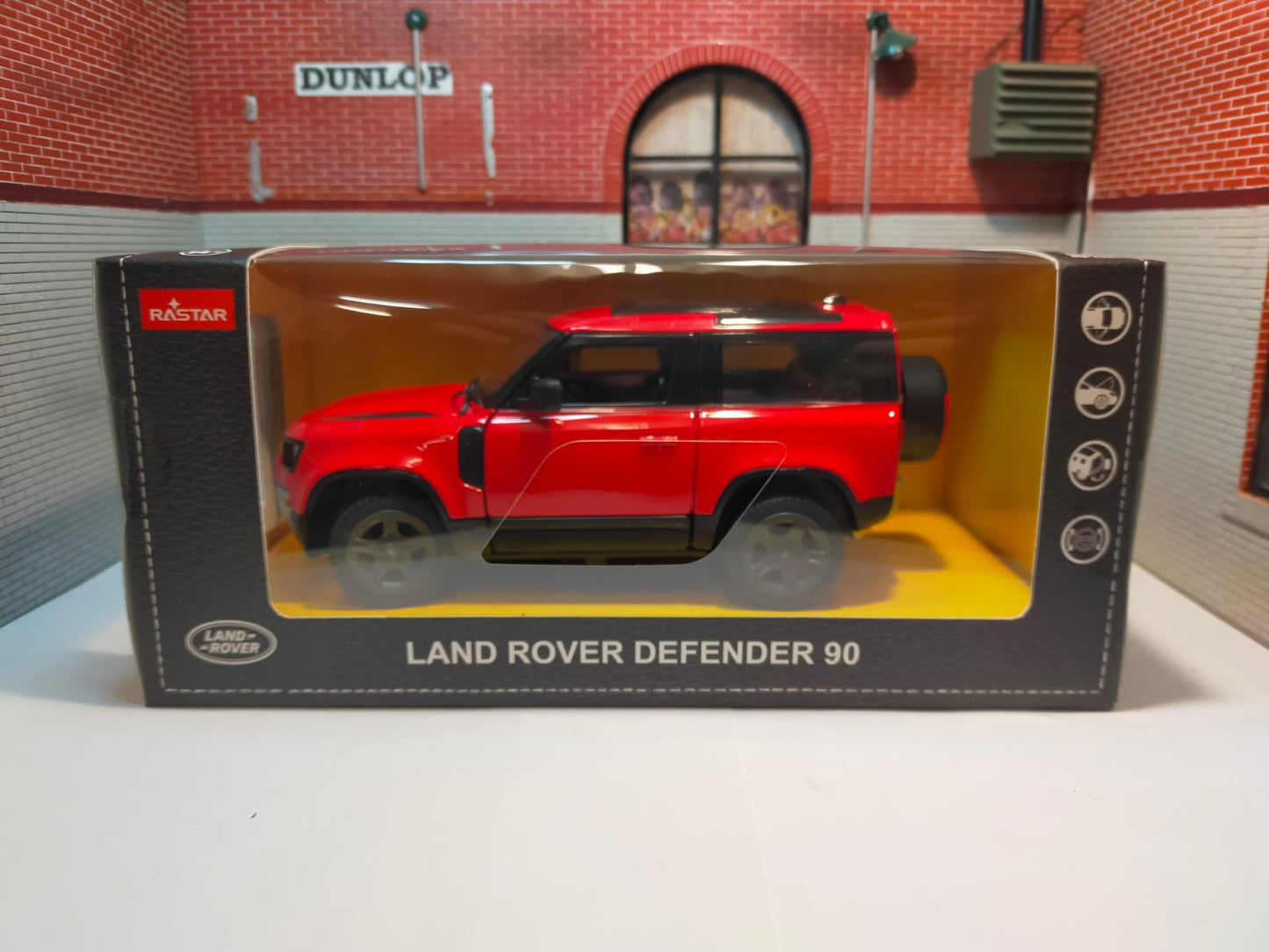 Land Rover 2022 Defender 90 64700 Rastar 1:24 (Red/White)