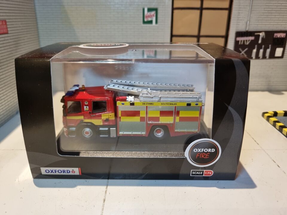 Scania CP28 South Wales Fire And Rescue Fire Engine 76SFE012 Oxford Diecast 1:76