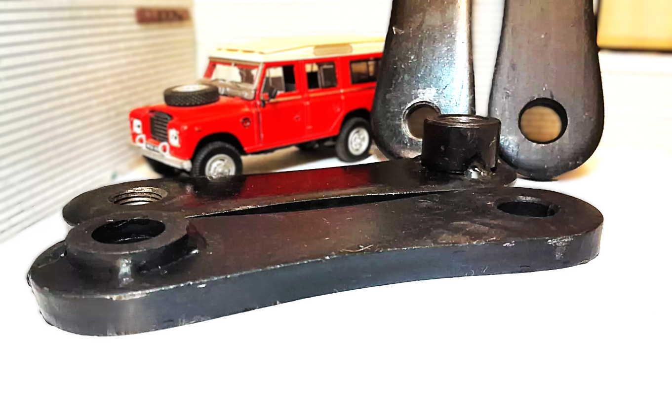 Land Rover Series 3 LWB Front Shackle Plates 90577723 & 90577721