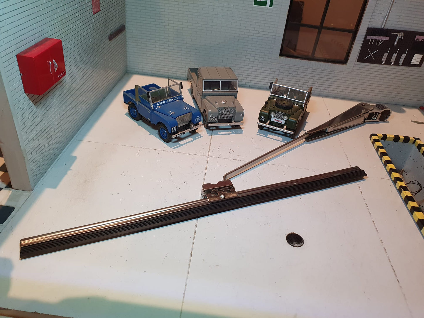 Land Rover Series Bulkhead Mounted Stainless Wiper Arm, Blade & Spindle Adapter - Spoon Fit