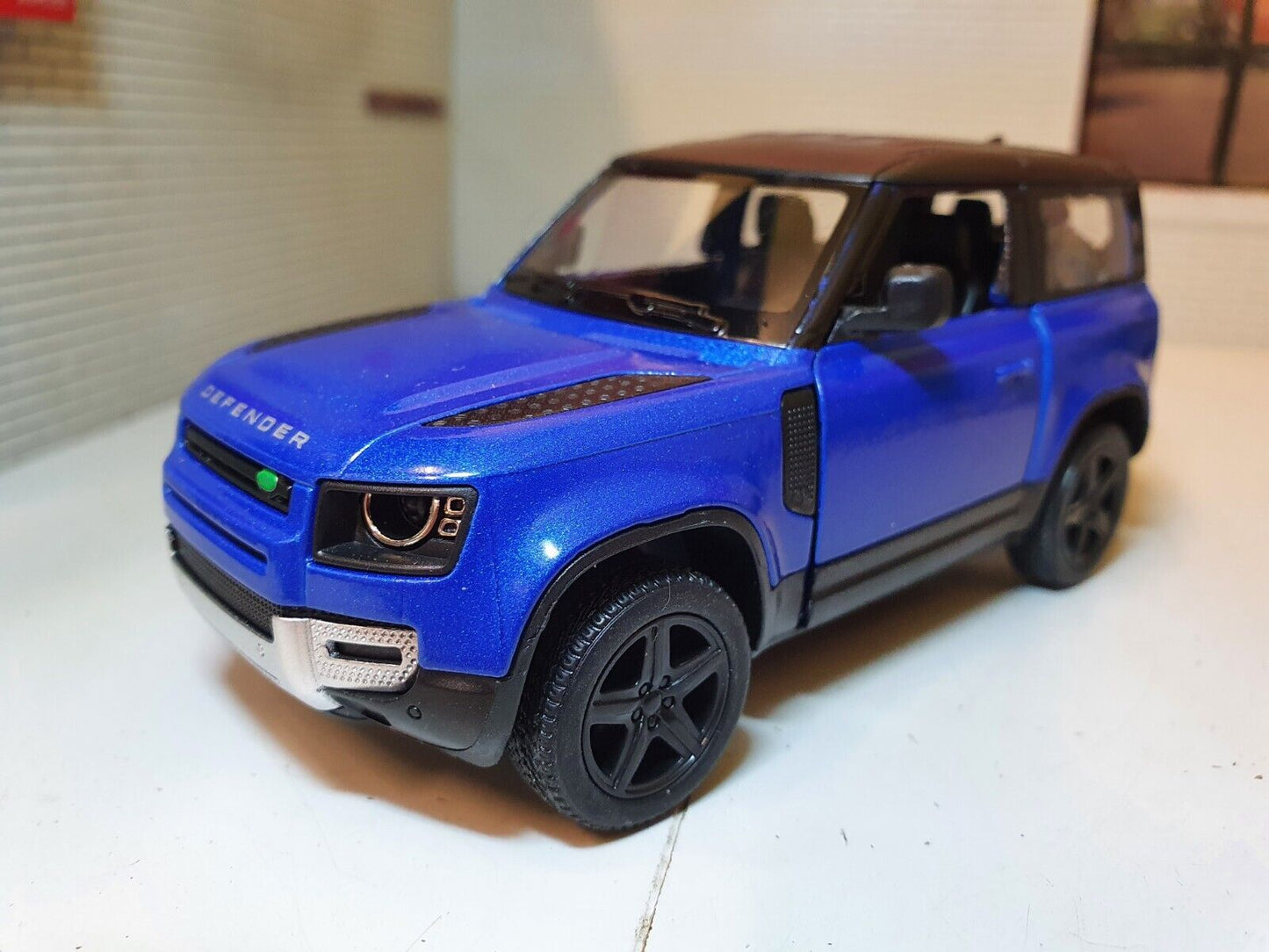 Land Rover 2020 Defender 5428 1:36/32 Kinsmart