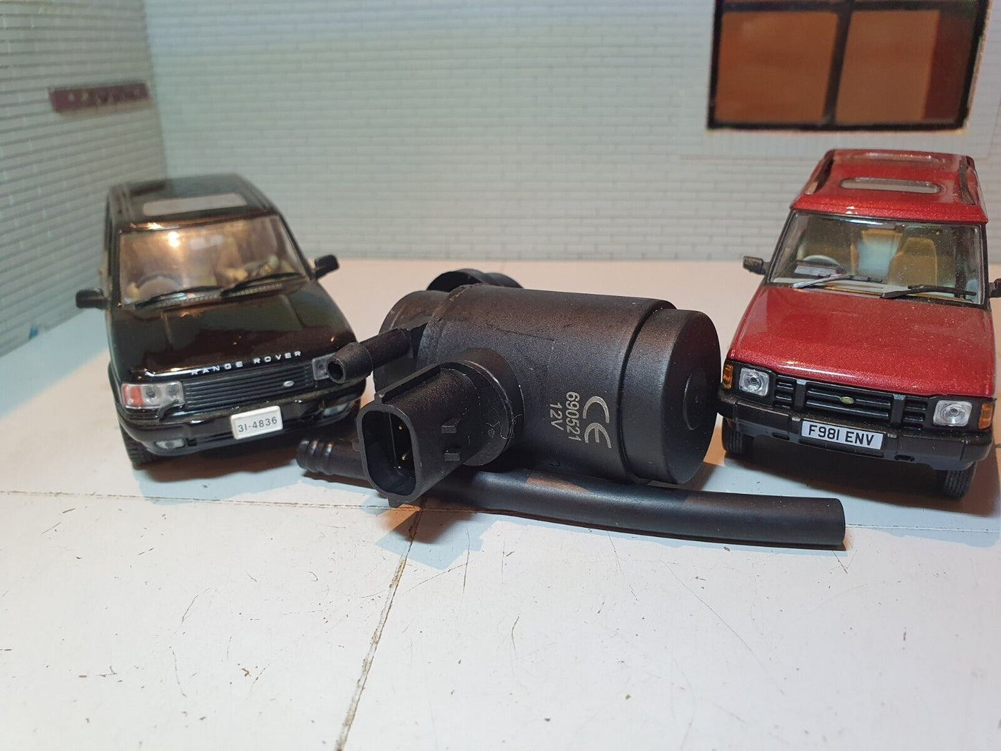 P38 / Discovery 1 - DMC10023 Rear Washer Pump AMR3271