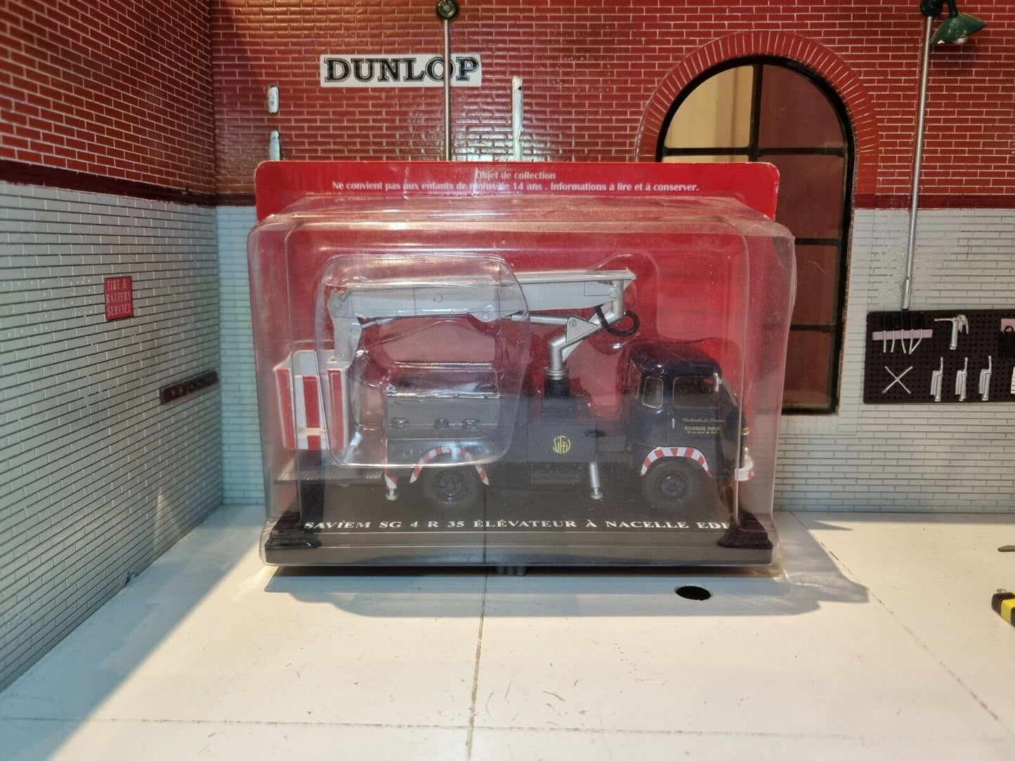 Renault 1967 Saviem Cherry Picker SG 4 R 35 Elevateur EDF 1:43