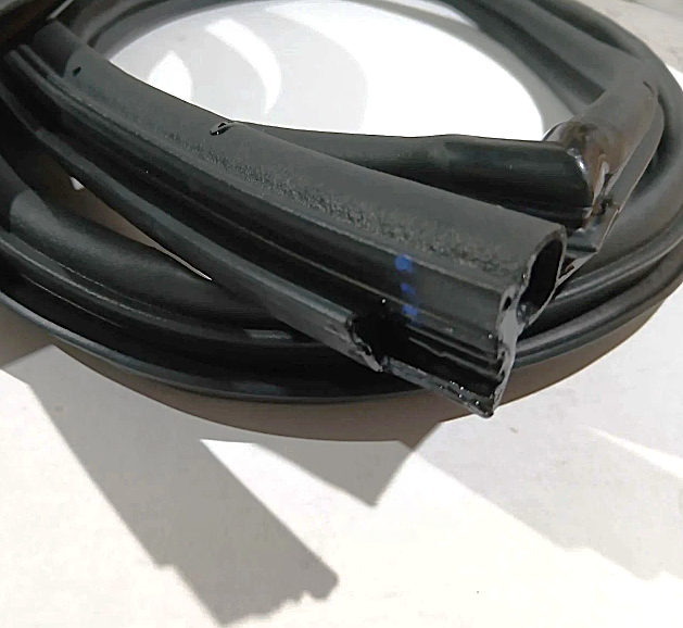 Land Rover Defender Front Door Rubber Seal Set LR077687 & LR077686