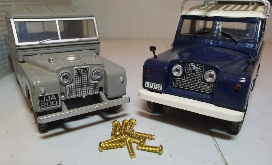 10 Brass coloured MAP Freewheeling Hub Brass Repair Rivets, to the left and right, are models of Series Land Rovers for illustration purposes.