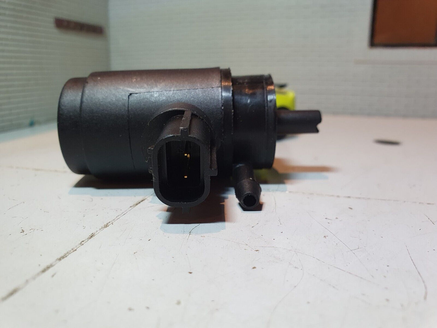 Scheibenwaschpumpe Scheibenwaschpumpe GWW1116, ADU6693L