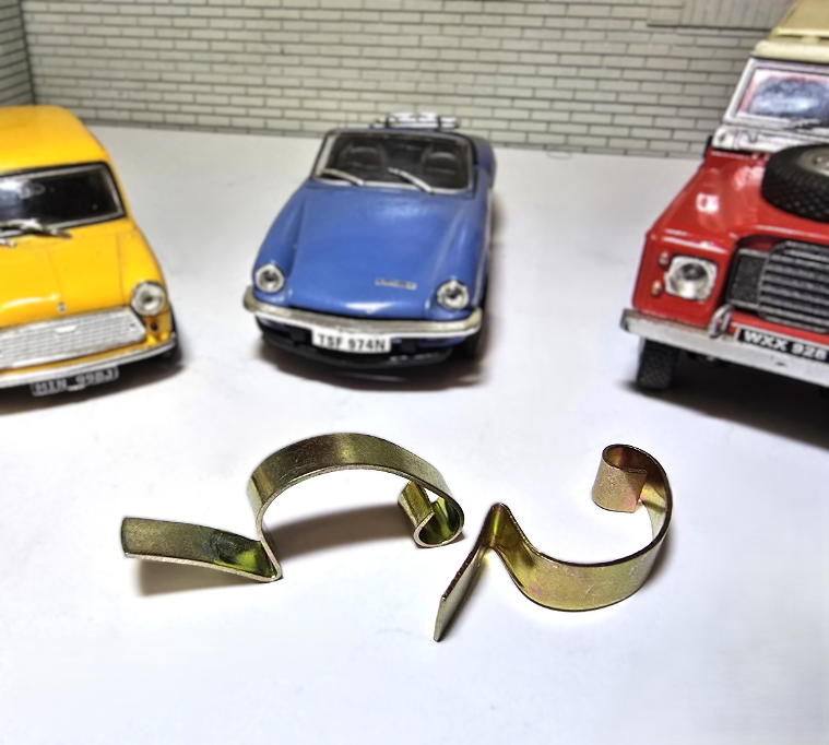 Lucas 45D Distributor Cap Clips 43D GDC136 x2