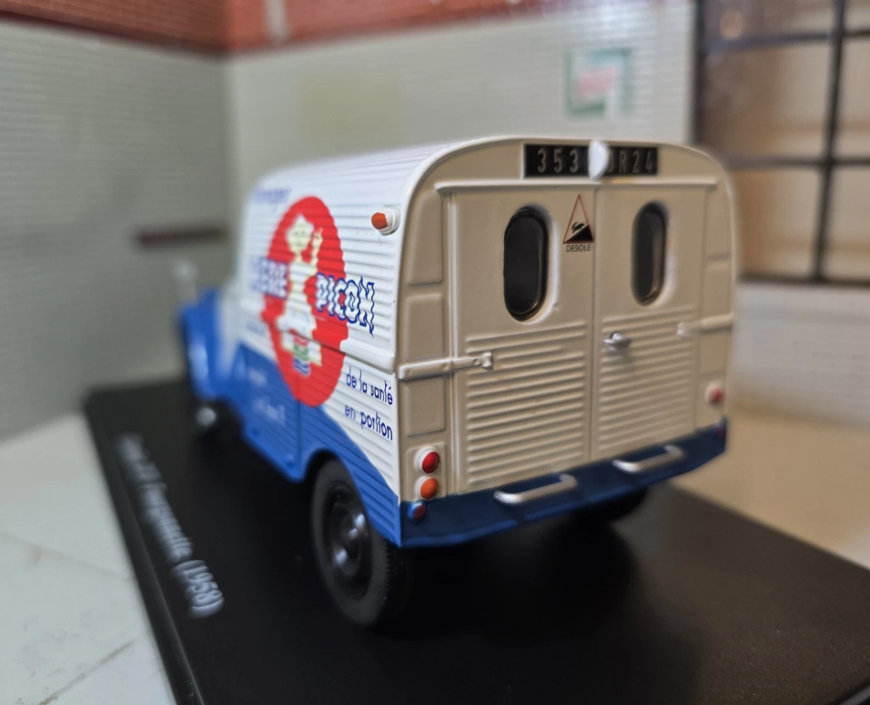 Citroen 2CV 1958 Fourgonnette Van Ex Magazine 1:24
