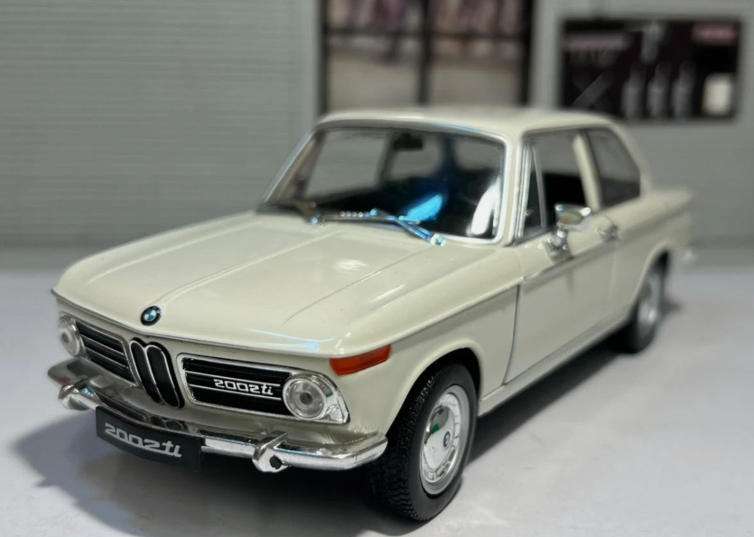 BMW 2002 Ti 1966 24053 Welly 1:24