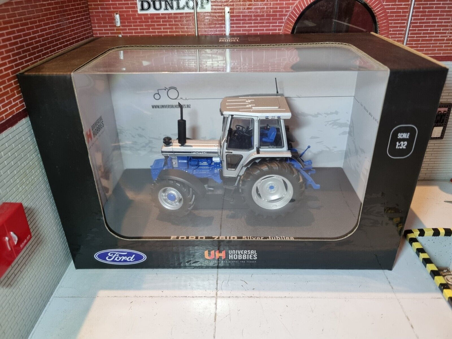 Ford 7810 Silver Jubilee Tractor 4WD 1989 UH2882 Universal Hobbies 1:32