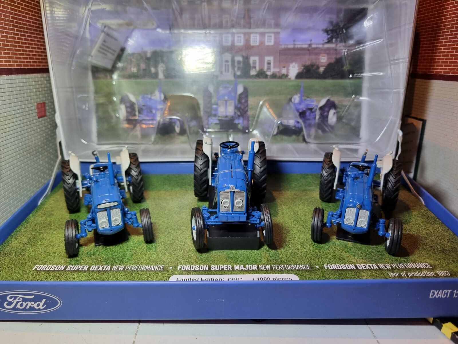 Universal Hobbies UH2900 TRATTORE FORDSON SUPER DEXTA NEW PERFORMANCE 1 16 Modellino