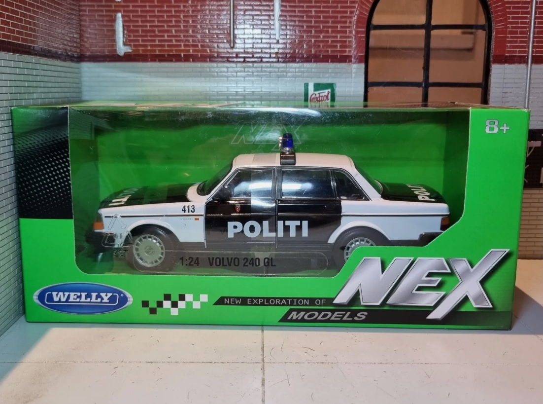 Volvo 240 1986 Norwegian Police DL GL 24102 Welly 1:24