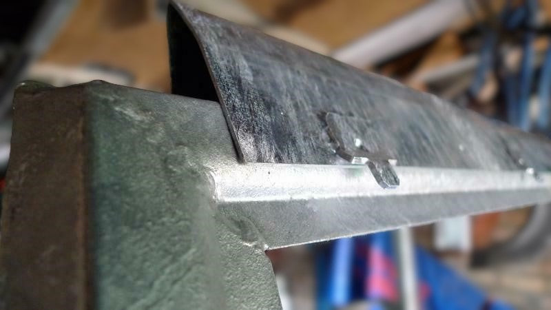 Land Rover Canopy Top Tilt Hood Shark Tooth Windscreen Rail 330575 Series 2 & 3