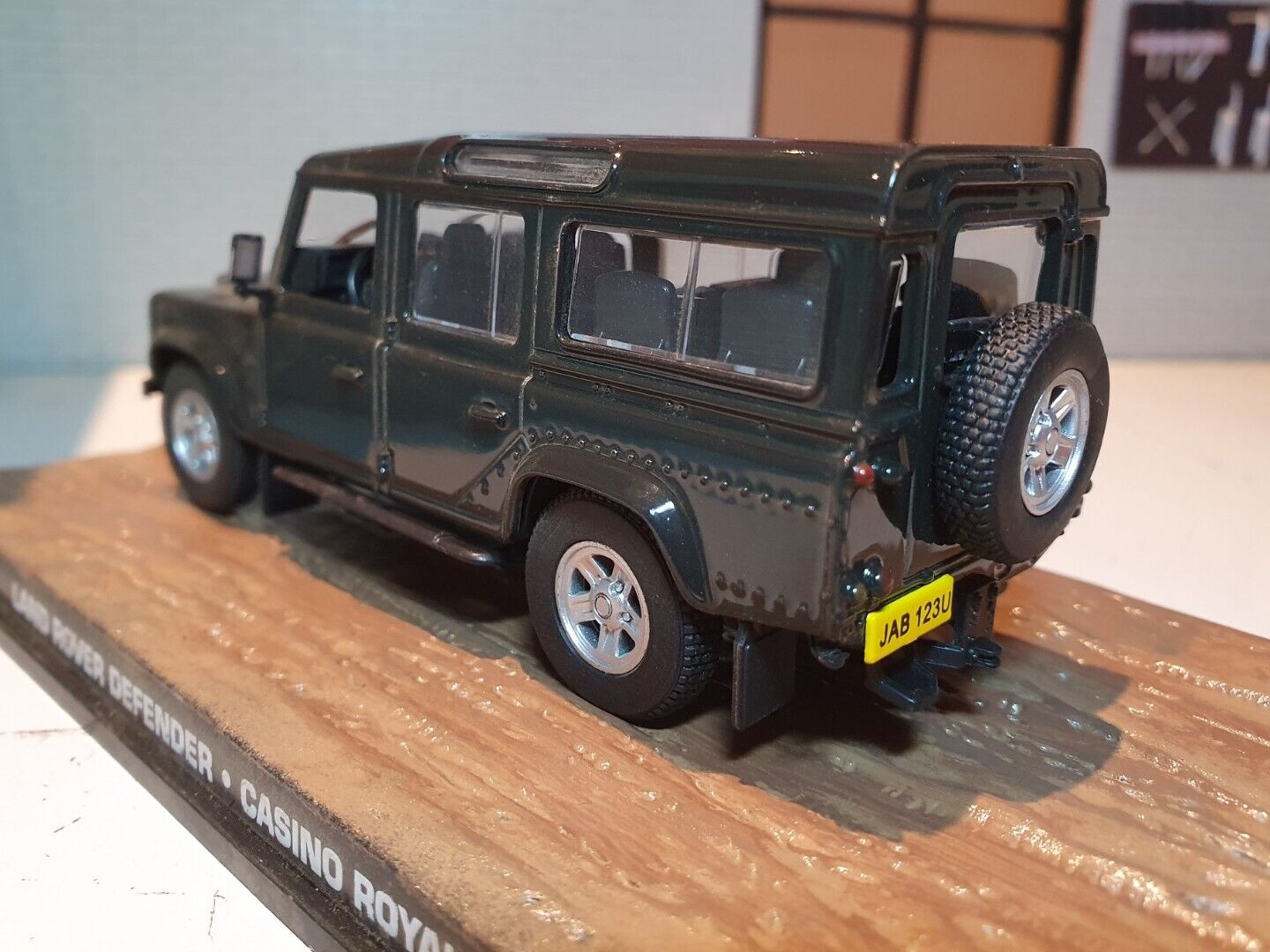 Land Rover Defender 110 Station LWB TDi TD5 1:43 Gris foncé James Bond