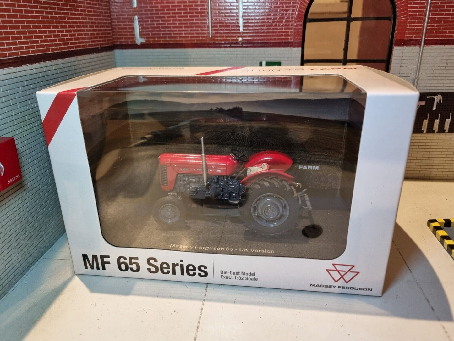 Massey Ferguson 1957 MF65 UH6433 Universal Hobbies 1:32