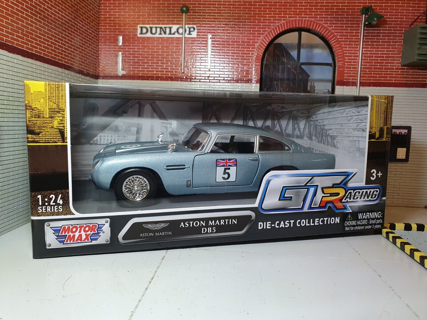 Aston Martin DB5 Classic Racing 73789 Motormax 1:24