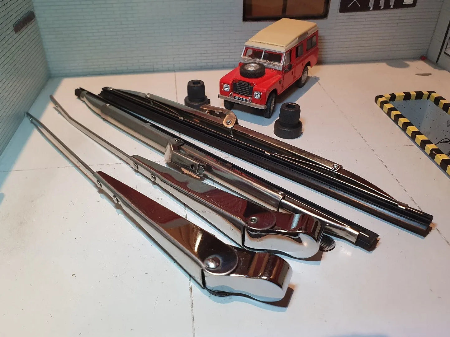 Land Rover Late Series 3 Stainless Steel Cantilever Wiper Set (For D Profile Wheel Box Spindles)