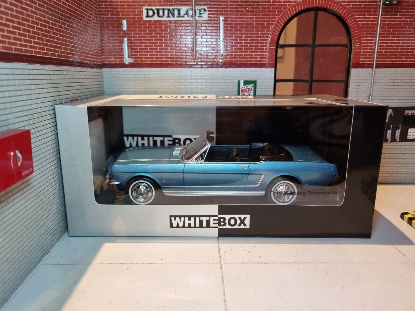 Ford 1964 Mustang Cabriolet 124119 Whitebox 1:24
