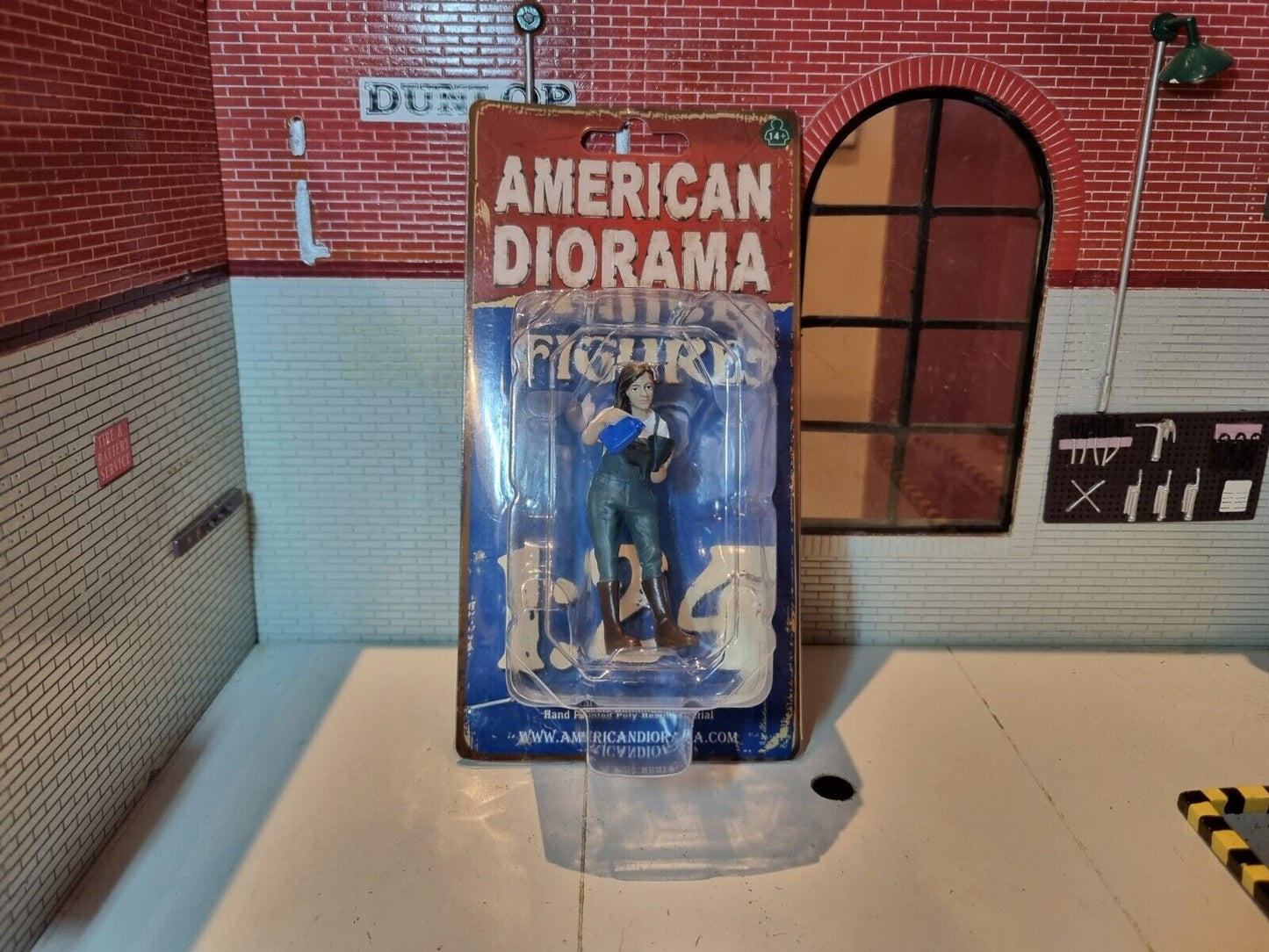 Female Mechanic "Kylie" AD-38338 American Diorama 1:24