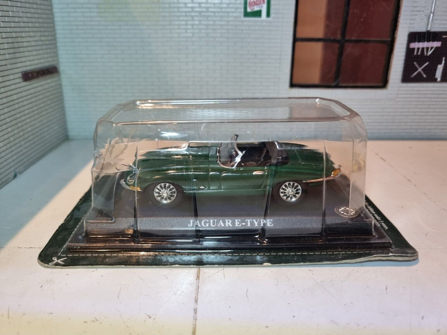 Jaguar 1961 E Type Convertible Ex Magazine 1:43