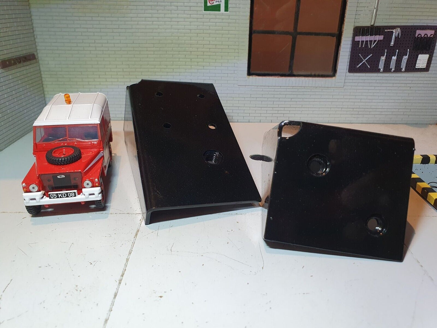 Land Rover Lightweight ONLY 346052/346053 Rear Tub Seatbox Brackets x2