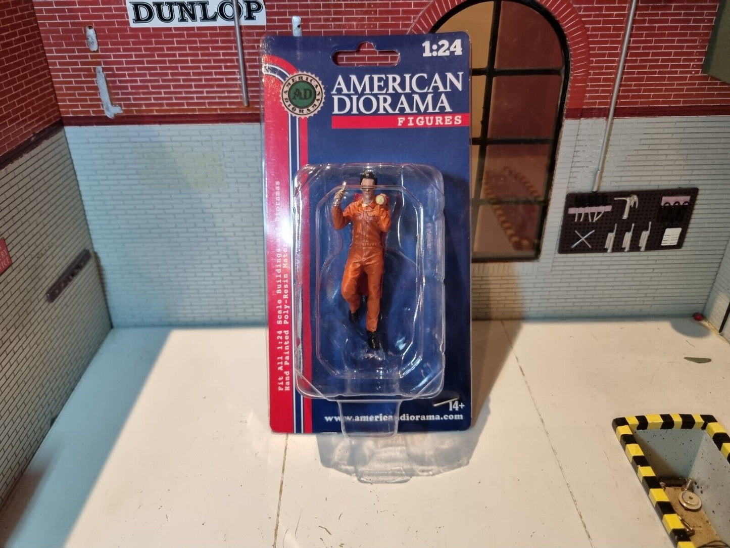 "Mechanic Paul" AD-239030 American Diorama 1:24