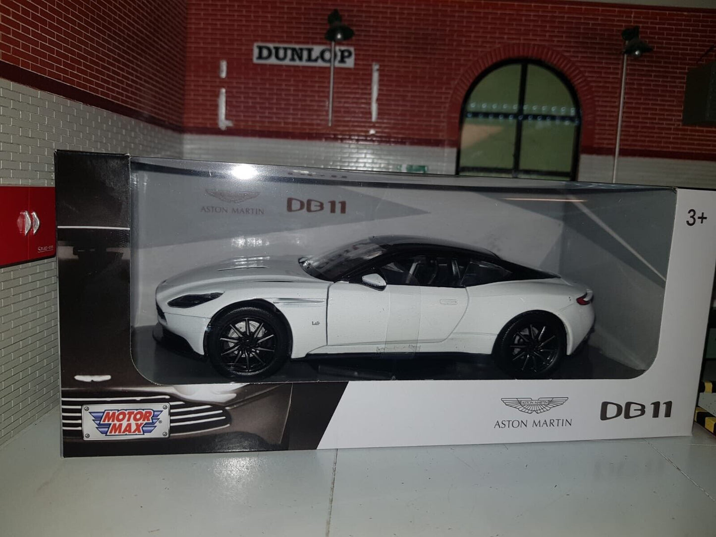 Aston Martin DB11 2017 Motormax 79345 1:24