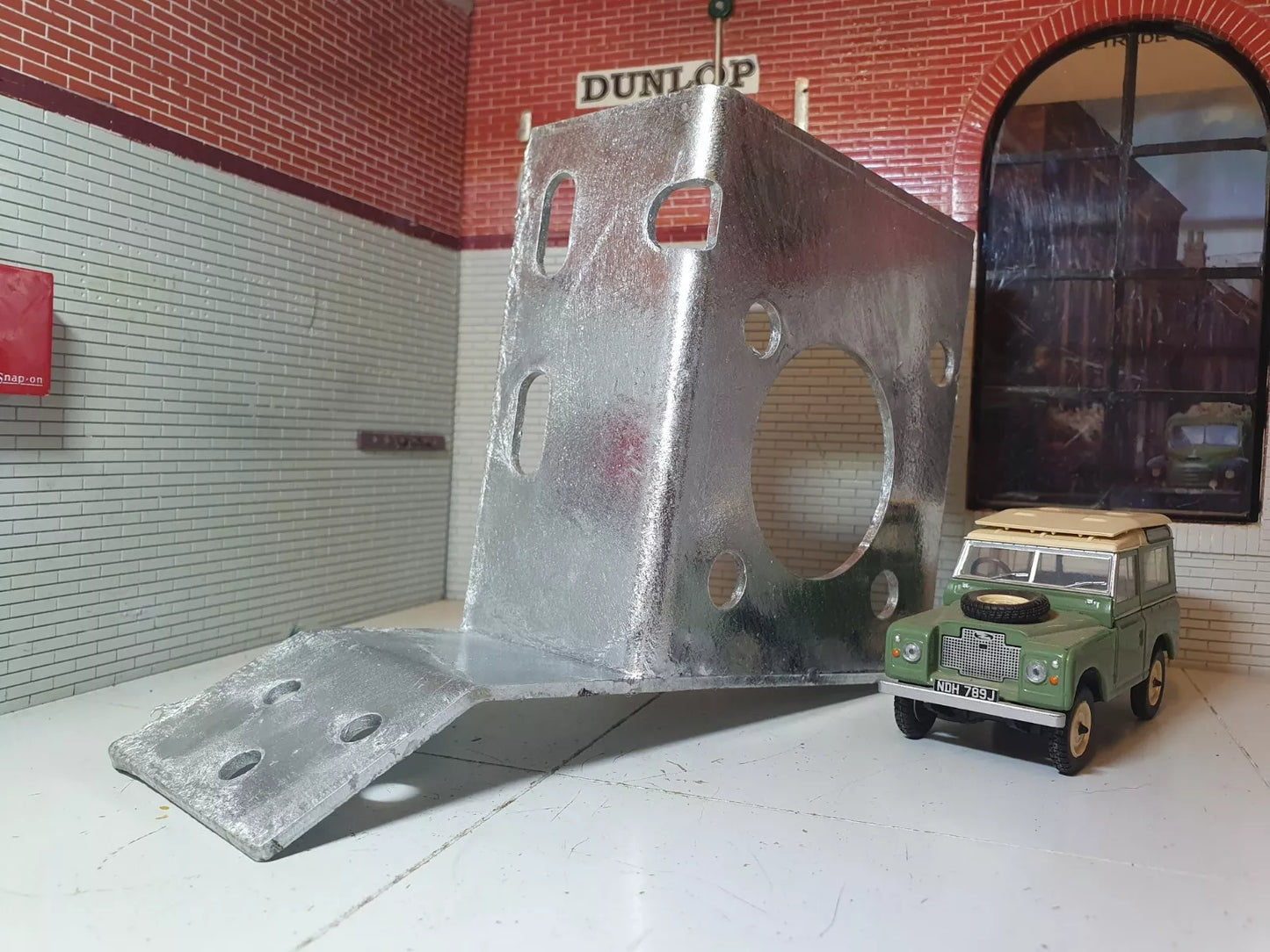 Land Rover LHD Bulkhead Steering Box Bracket Series 3 577262