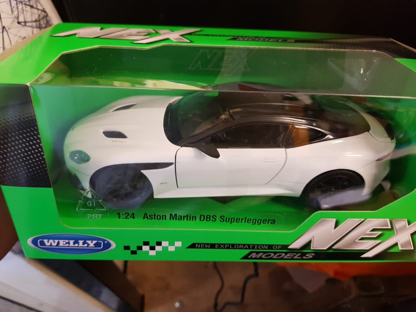 Aston Martin 2018 DBS Superleggera 24095 Welly 1:24