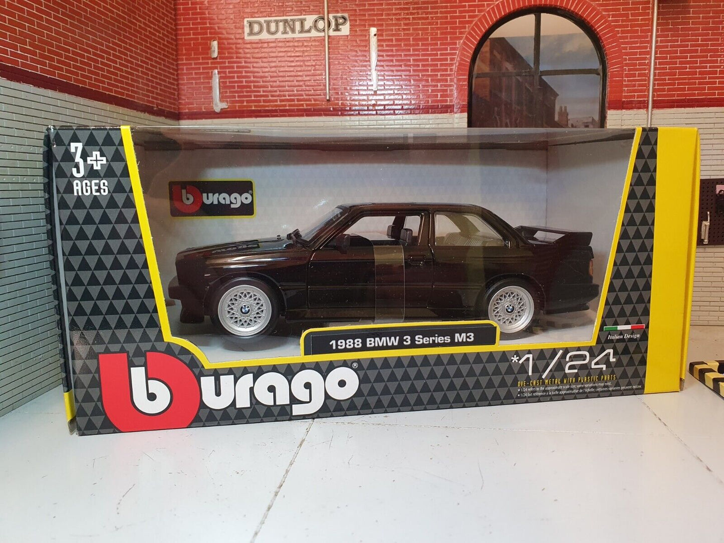 BMW 1988 M3 E30 3 Series 21100 Bburago 1:24