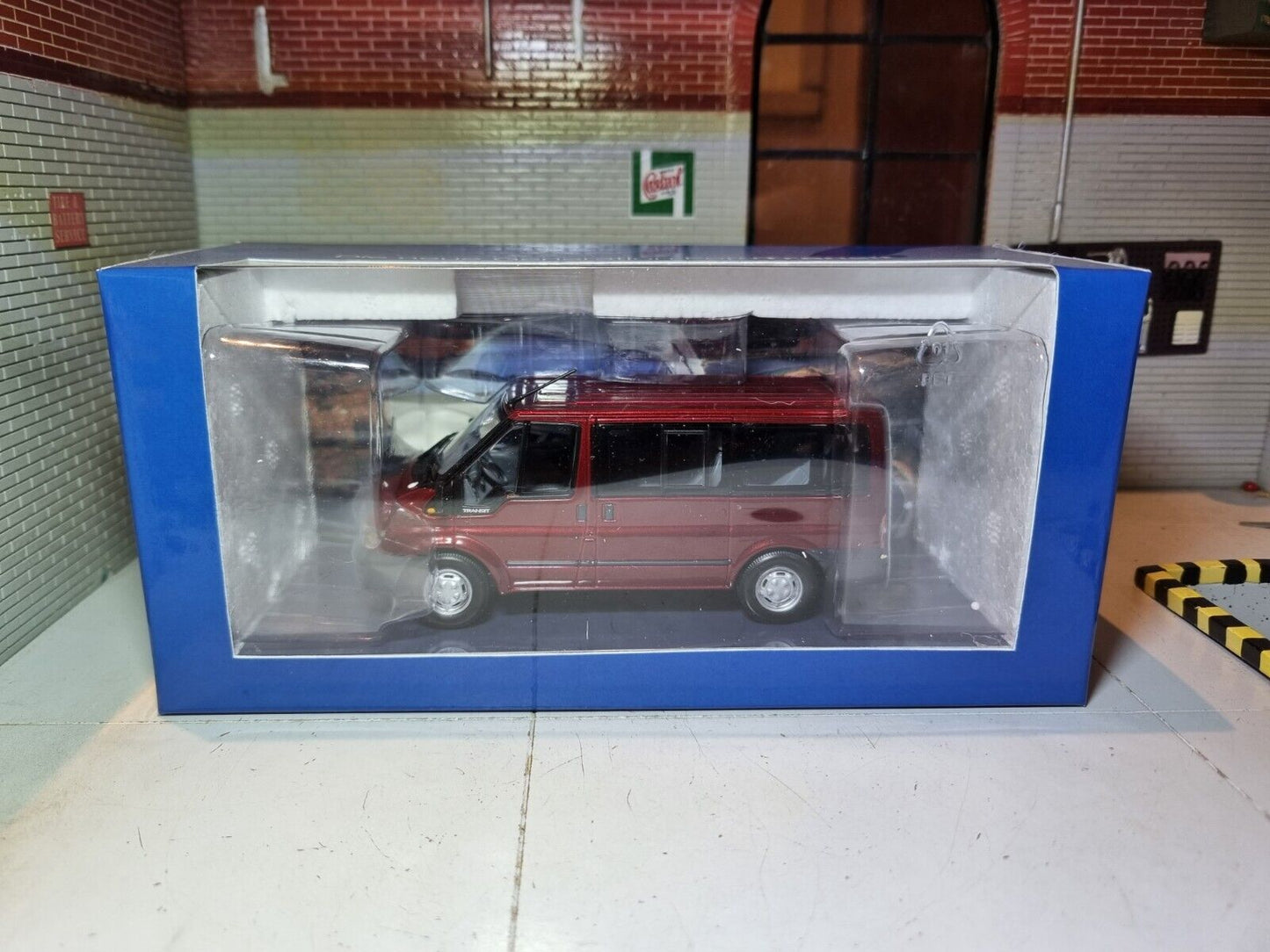 Ford 2000 Transit Mk6 Tourino Ex-Dealership 1:43