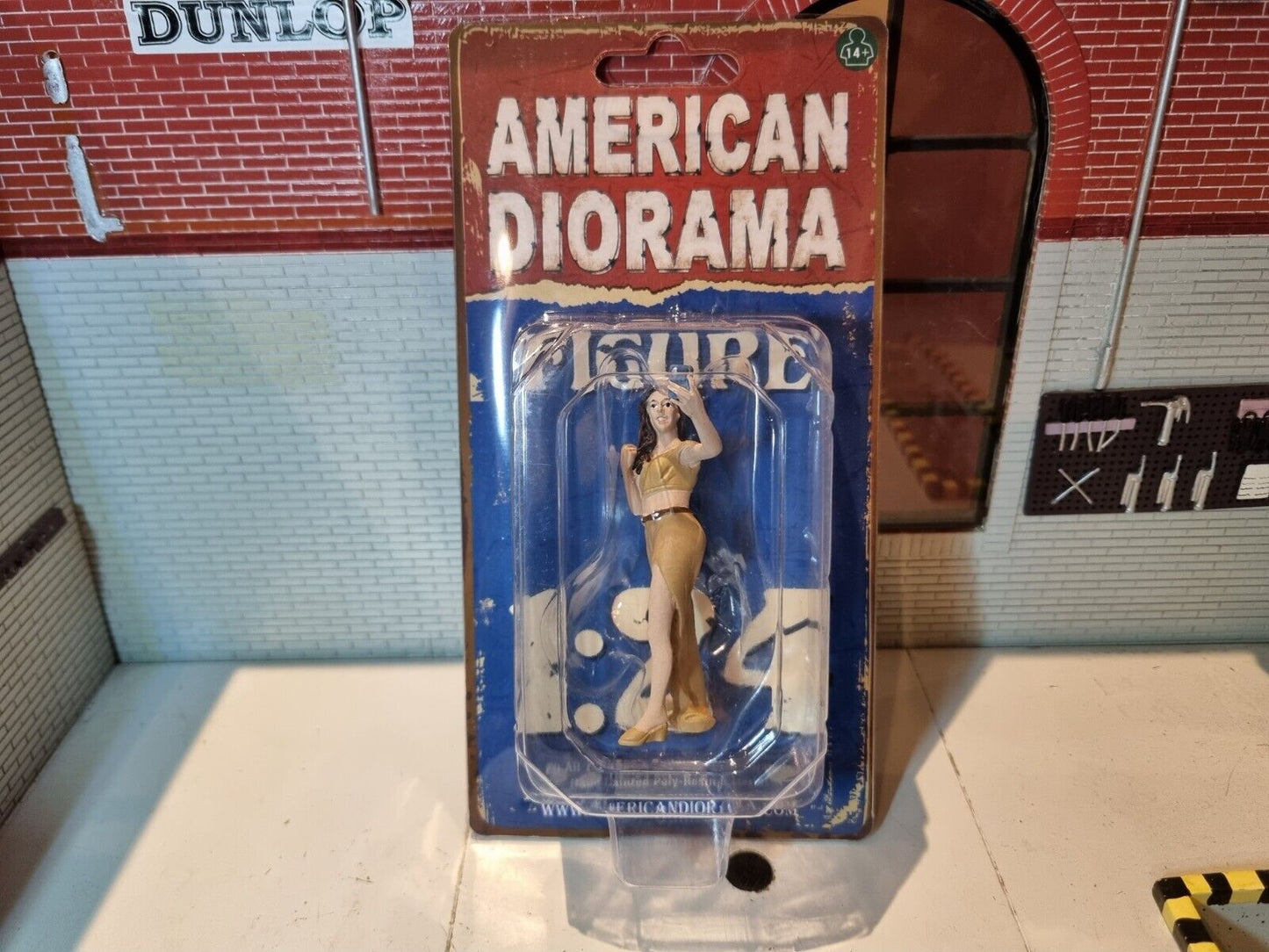 "Partygoers 5" AD-38325 American Diorama 1:24