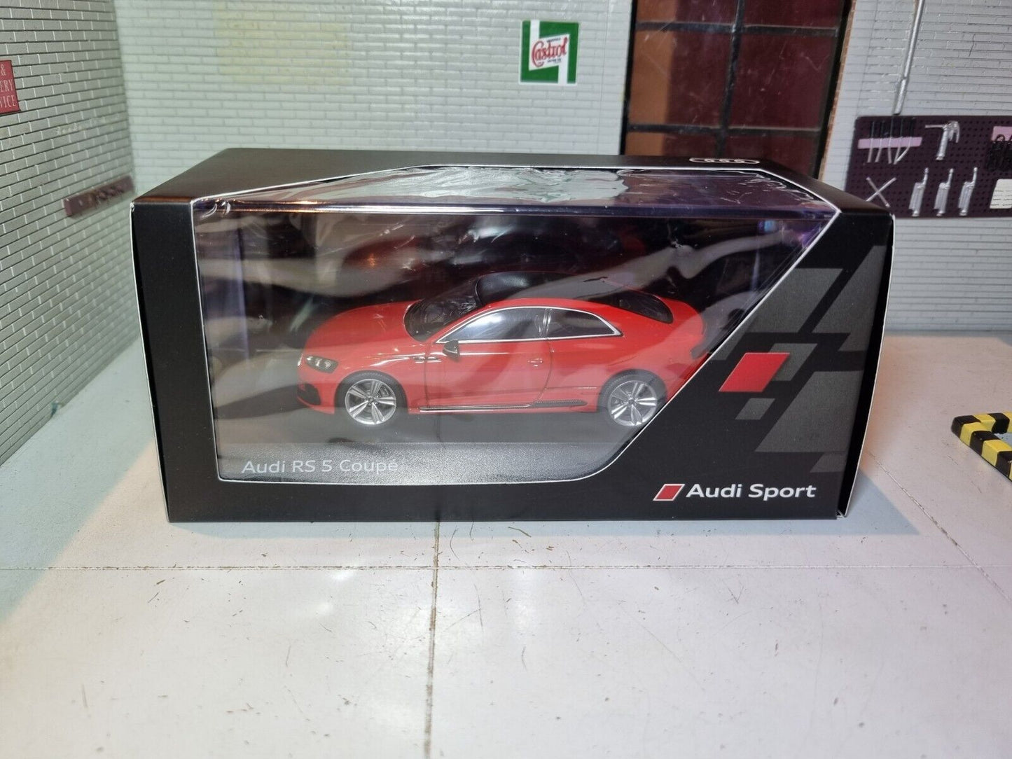 Audi 2017 RS5 Coupe Ex-Dealership Display 1:43