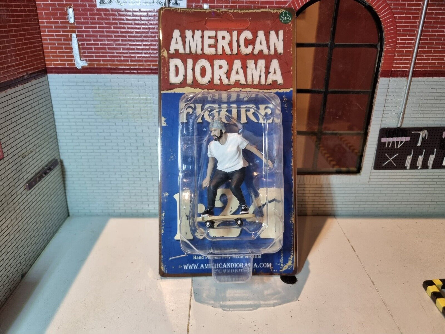 "Skateboarder Figure 2" AD-38341 American Diorama 1:24