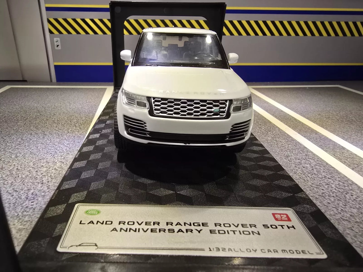 Range Rover 2020 L405 50th Anniversary Q3001A QY Toys 1:32
