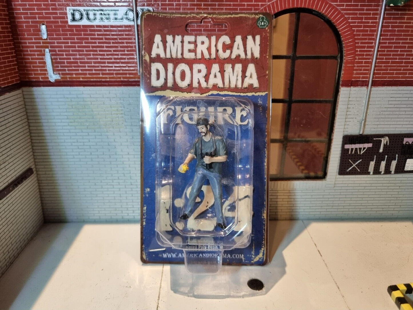 Male Photographer "Weekend Car Show 7" AD-38315 American Diorama 1:24