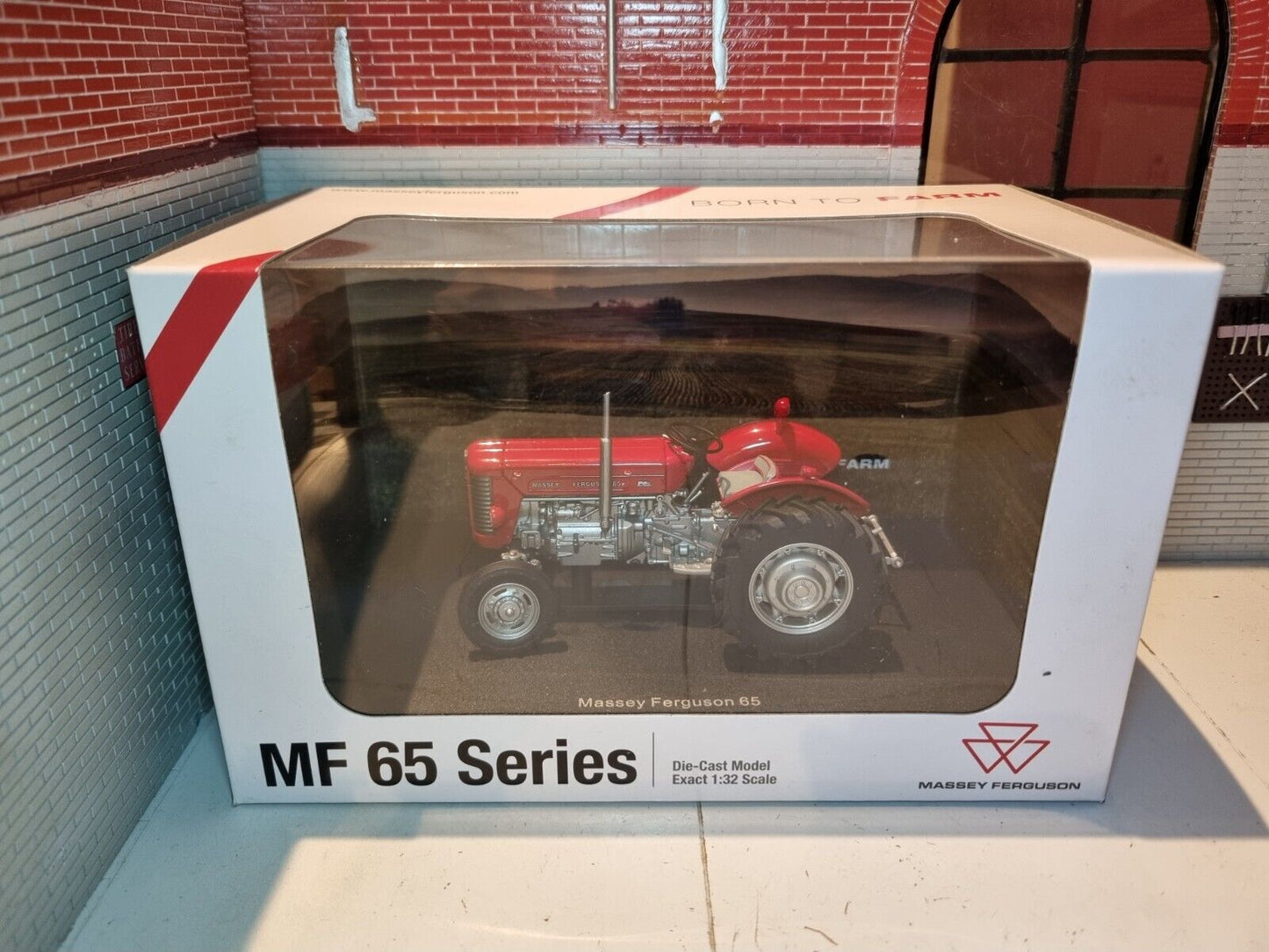 1957-1965 Massey Ferguson MF65 Tractor Universal Hobbies UH6269 1:32